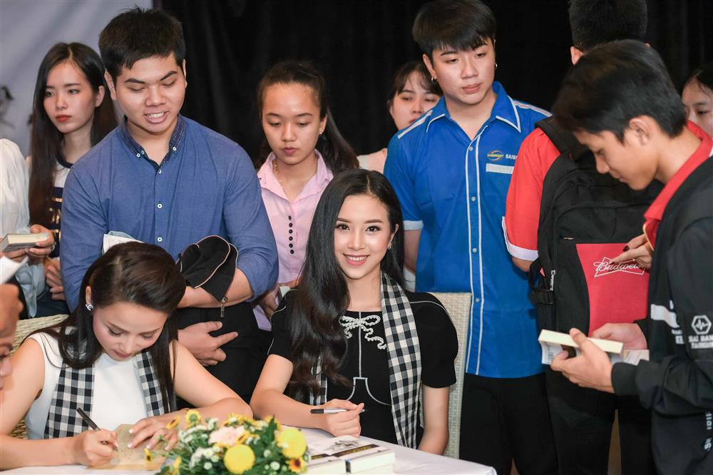 Á hậu Thúy An tiếp lửa cho thanh niên trong chương trình khởi nghiệp